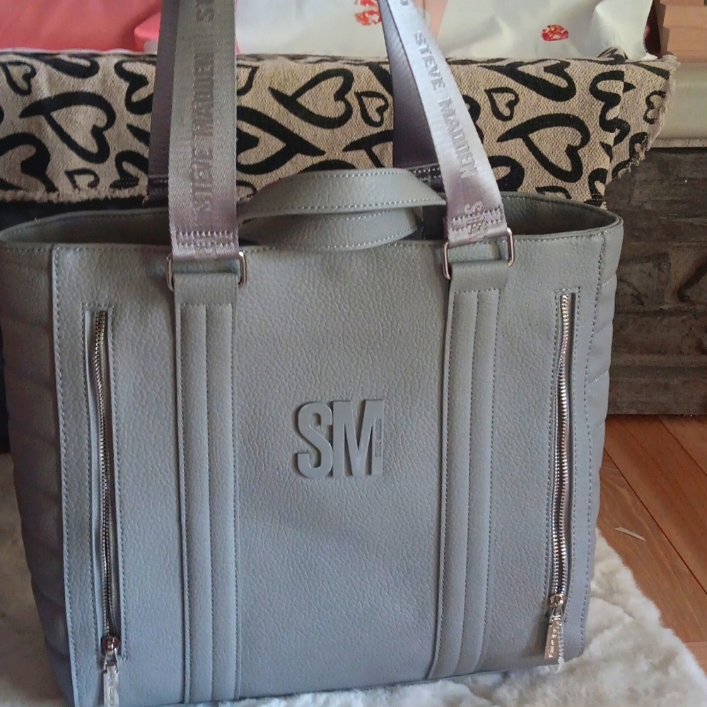 NWOT Large Steve Madden Tiktok favorite!